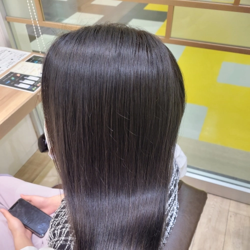 縮毛矯正(全体)＋カット　￥18700～