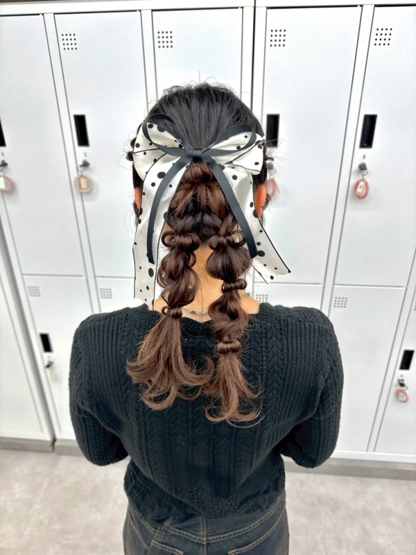 横浜で結婚式ヘアセット/横浜お呼ばれヘアセット/横浜ヘアセット/横浜結婚式ヘアアレンジ/横浜お呼ばれヘアアレンジ/横浜カチモリ/横浜立体リボン/横浜くるみちゃんヘア/横浜シニヨン/横浜ゆるふわアップ/横浜編みおろし/横浜ハーフアップ/横浜タイト系/金箔