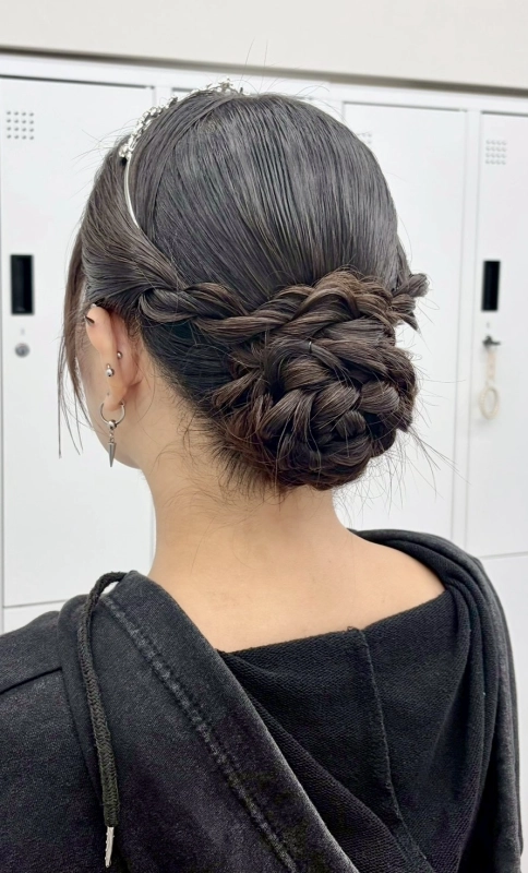 横浜駅近郊徒歩5分 横浜で結婚式ヘアセット/横浜お呼ばれヘアセット/横浜ヘアセット/横浜結婚式ヘアアレンジ/横浜お呼ばれヘアアレンジ/横浜カチモリ/横浜立体リボン/横浜くるみちゃんヘア/横浜シニヨン/横浜ゆるふわアップ/横浜編みおろし/横浜ハーフアップ/横浜タイト系/金箔/ビックリボン/ビックシュシュ