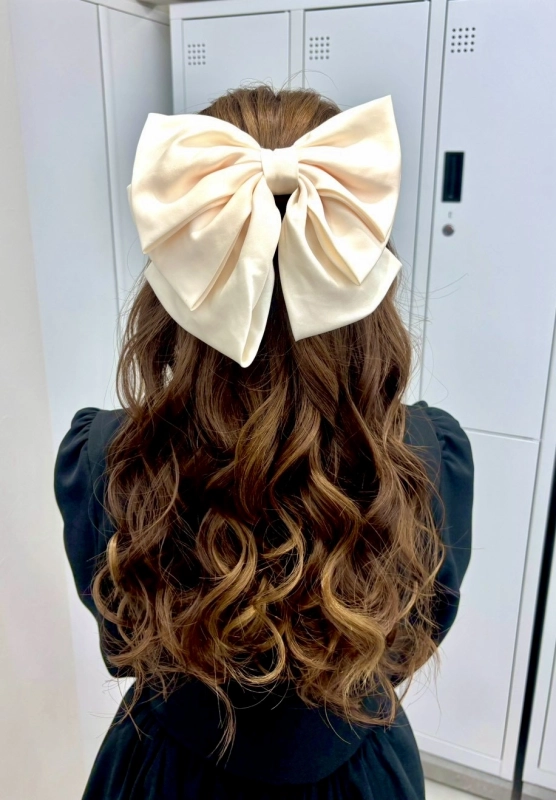 横浜で結婚式ヘアセット/横浜お呼ばれヘアセット/横浜ヘアセット/横浜結婚式ヘアアレンジ/横浜お呼ばれヘアアレンジ/横浜カチモリ/横浜立体リボン/横浜くるみちゃんヘア/横浜シニヨン/横浜ゆるふわアップ/横浜編みおろし/横浜ハーフアップ/横浜タイト系/金箔/ビックリボン/ビックシュシュ