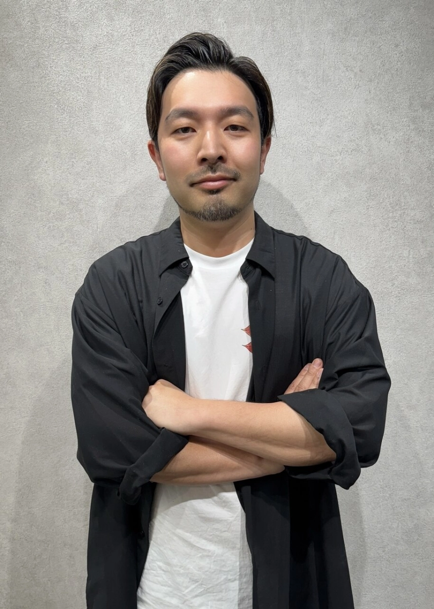 山野辺　康弘